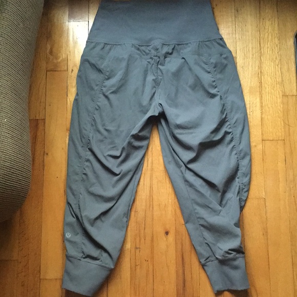 lululemon high waisted crop pants Size 6 - Picture 3 of 4